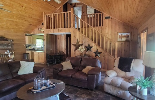 Uncertain House | Breathtaking Lakefront Lodge - Sleeps 10