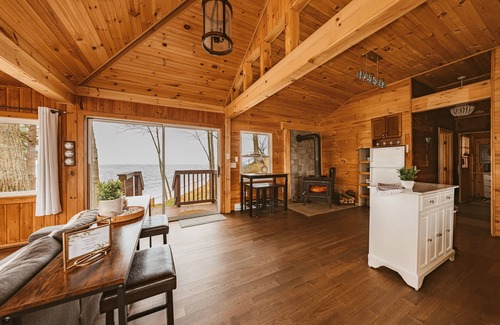 South Butler Cabin | Breathtaking Lakefront Cabin On Lake Ontario with Beach!