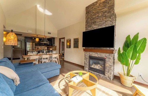 Canmore Apartment | Breathtaking Luxury 3Bd Penthouse Pool and Hot Tub