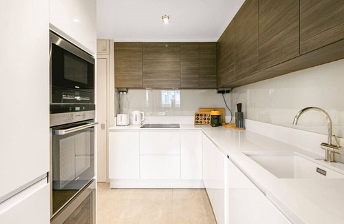 Brompton & Hans Town Apartment | Breathtaking Penthouse Views Over Hyde Park