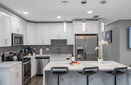Terrace Park House | Breathtaking & Renovated Tampa Heated Pool House