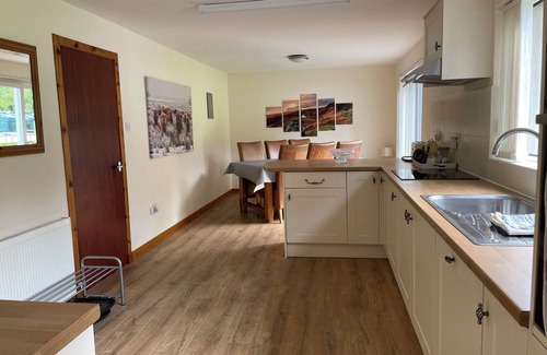 Broadford House | Breathtaking Sea & Mountain Views ,Family & Dog-Friendly ,Walk to Village