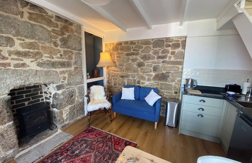 Newlyn Cottage | Breathtaking sea views, parking, beaches. your ideal home away from home.