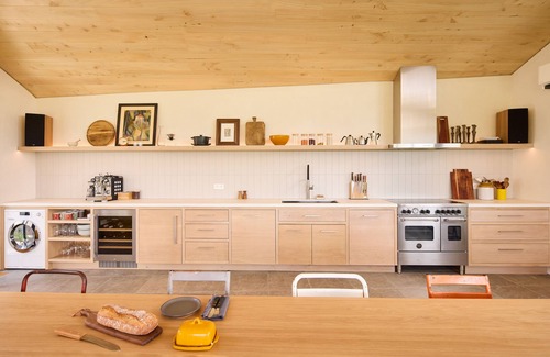 Montagudet Apartment | Breathtaking spacious studio with double height floor to ceiling windows.