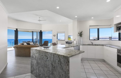 Sunshine Beach Apartment | Breathtaking views of Sunshine Beach - Unit 7/21 Park Crescent