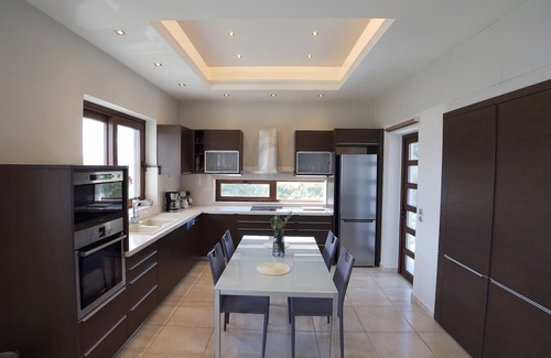 Pitharion Apartment | Breathtaking-View, Air-Conditioned 2-bedroom House!