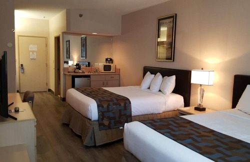 Elko Hotel | BREATHTAKING VIEW! TWO FAMILY-FRIENDLY UNITS, PARKING, POOL