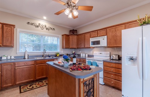 Hayesville House | Breathtaking Views of Lake Chatuge & Mountain Harbour Golf Course.