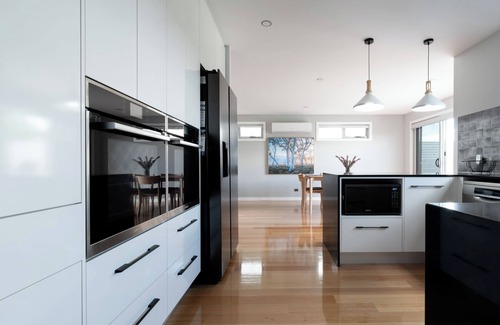 Trevallyn House | Breathtaking Views with Parking in Trevallyn
