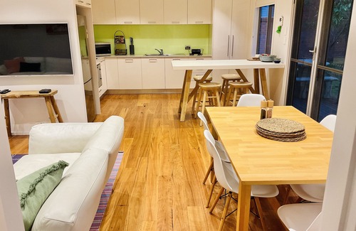 Buff Point House | Breathtakingly Charming Cottage With Water Views