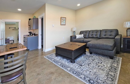 Grove City Apartment | Breckenridge Suites #3 - Charming 1-Bedroom near Grove City Memorial Park
