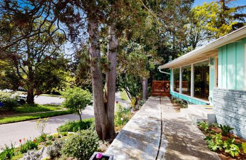 Lawton Park House | Breeze in the Trees