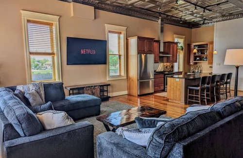 Waverly Apartment | Bremer Avenue Penthouse