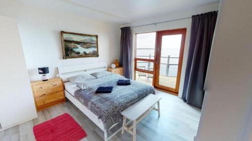 Hellissandur Apartment | Brenna - Ocean View Apartment