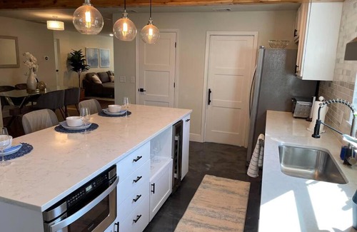 Brentwood Villa | Brentwood de Maria -Cowboy Pool & Dog Friendly