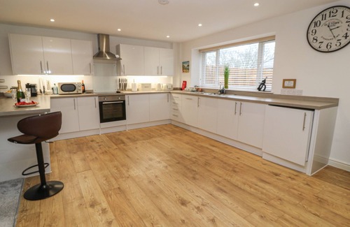 Looe Cottage | BREWERS COTTAGE, pet friendly, with a garden in Looe