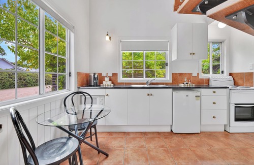 Stanthorpe Cottage | Briar Rose Cottages - Country Cottage