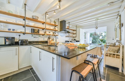 Milton Combe Cottage | Briardene Cottage- Idyllic Country Cottage with Private Hot Tub