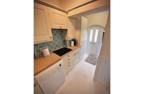 Galmpton House | Briarfield - Adorable 1 bedroom seaside apartment, on-site parking
