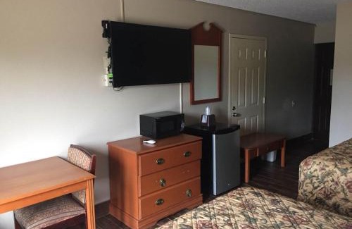Pine Bluff Hotel | Briarwood Inn