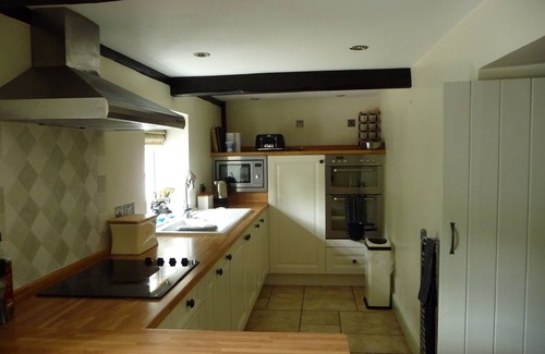 Holme Cottage | Brick and flint pet friendly cottage a short walk to sandy beach and pub