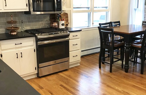 Saugerties House | Brick Cottage Retreat- Saugerties Village, Hunter Mtn Skiing, HITS, Woodstock