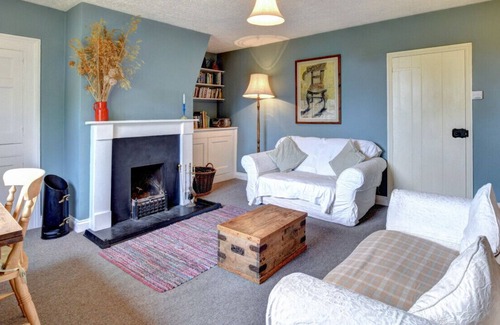 Dunwich House | Bridge Cottage - Three Bedroom House, Sleeps 6
