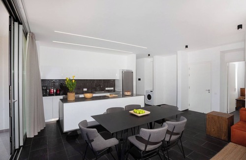 Historical Center Apartment | Bridge House 201-3BR Modern Apt close to the beach and city centre