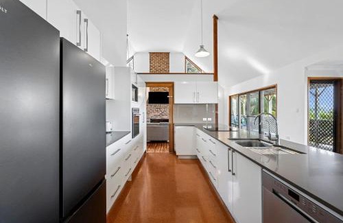 Reedy Creek House | Bridgman Canopy - Bushland Retreat near Robina Town