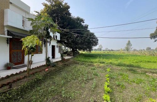 Pauri House | Brigadier Farm Stay Back room
