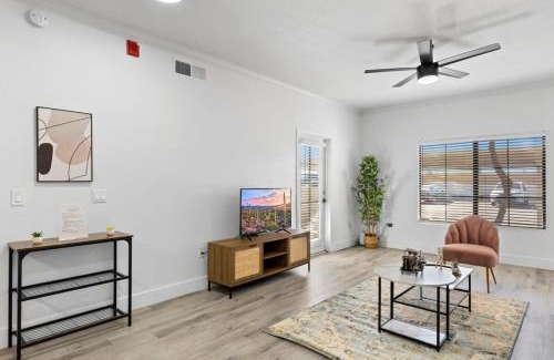 Chandler Apartment | Bright 1BR CozySuites in Downtown Chandler 08