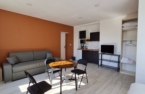 Lacroix-sur-Meuse Apartment | Bright 2-4 pers. loft with terrace and on-site restaurant