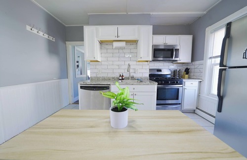 Pawtucket Apartment | Bright 2 BR Apt Great For Working Professionals