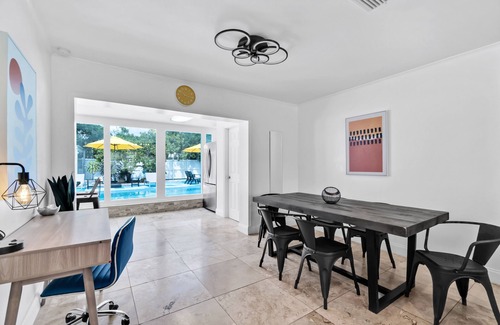 Driftwood House | Bright 4BR with Pool and Game Room near Hard Rock