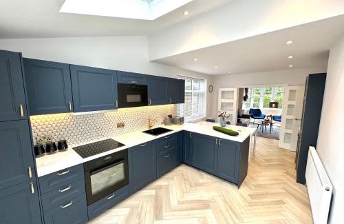 Didsbury House | Bright 5 Bedroom House in Didsbury, Manchester