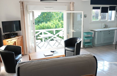 Saint-Ideuc Apartment | Bright 70m² (2 bedrooms/4-6 p.), Wi-Fi, beach 350m, quiet area, near shops.