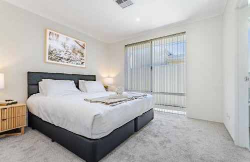 Rockingham House | Bright & Airy 3-Bed House Near Rockingham Beach