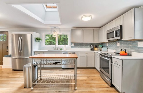 Farmington Cabin | ☀ Bright and Charming Single-Family Home at Baxter Lake - Dog Friendly