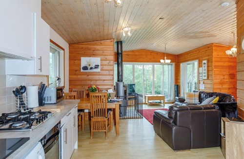 Horton Ski Chalet | Bright and comfortable Swedish lodge with one king-size double with en suite shower and one twin.