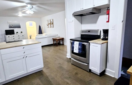 Paris House | Bright and cozy riverfront home in the heart of Canada's Prettiest Little Town!