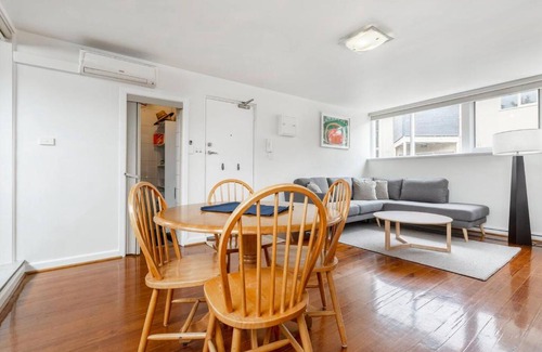 Hawthorn Apartment | Bright and Modern Space with a Balcony and Parking
