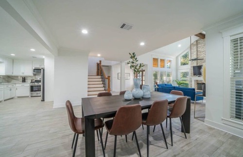 Jersey Village House | Bright and Spacious Home for w Pool -over 30 Nights-