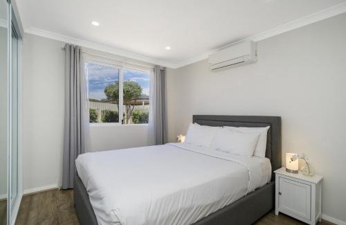 Thornlie House | Bright and Spacious 2-Bed Thornlie Family Home