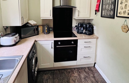 Rosyth House | Bright and spacious 3 bedroom house, near M90, 20 min from Edinburgh