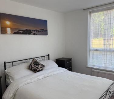 Sutton Apartment | Bright and spacious two bedroom flat