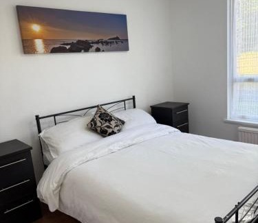 Sutton Apartment | Bright and spacious two bedroom flat
