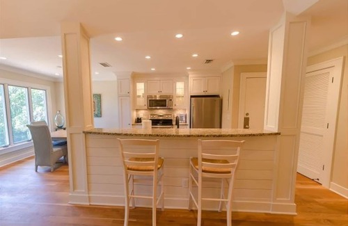 Kiawah Island Villa | Bright and sunny 1 BR/1 BA villa. A short, 4 minute walk to the beach.