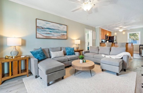 McCutcheon Field Condo | Bright and Cozy Oceanfront Condo – 2BR/2BA, Sleeps 4, Incredible Views