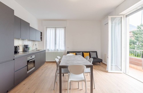 Cesana Brianza Apartment | Bright Apartment with balcony! Resegone House
