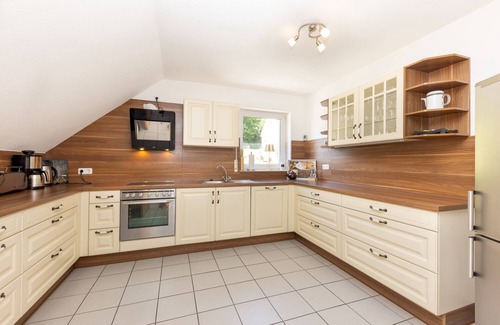 Trupbach Apartment | Bright apartment (115sqm) with balcony and sun terrace